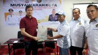 Raymon Arfandy Resmi Pimpin PELTI Makassar, Bidik Prestasi Tenis Regional dan Nasional