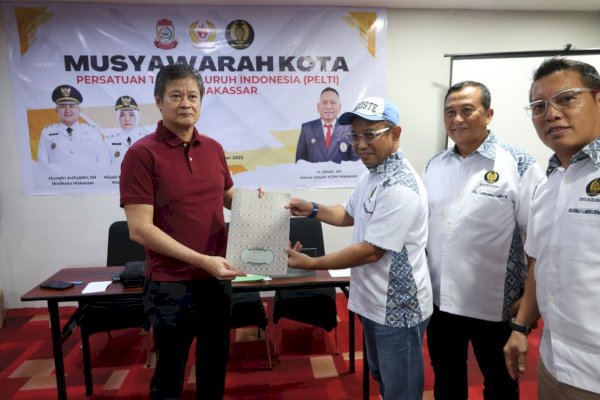Raymon Arfandy Resmi Pimpin PELTI Makassar, Bidik Prestasi Tenis Regional dan Nasional