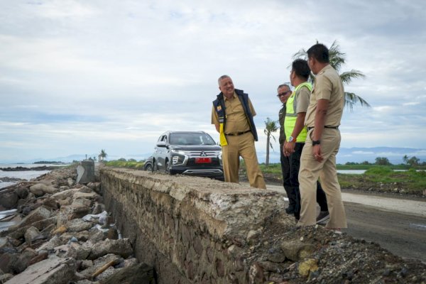 Pastikan Kualitas Infrastruktur, Bupati Pinrang Cek Langsung Rekonstruksi Jalan Pesisir Ammani–Langnga