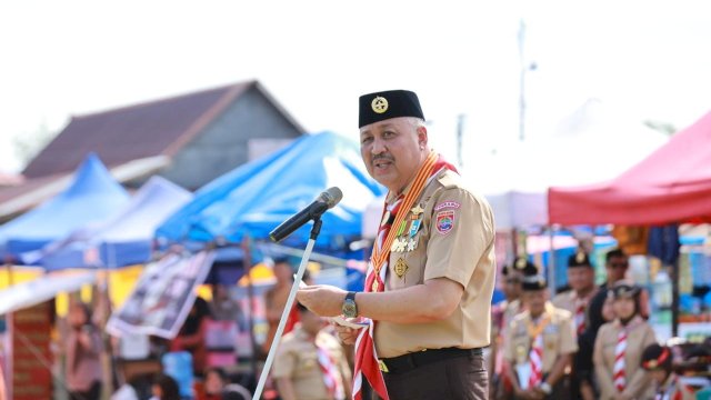 Bupati Pinrang H. A. Irwan Hamid, S.Sos yang juga menjabat sebagai Ketua Majelis Pembimbing Cabang Gerakan Pramuka Pinrang.