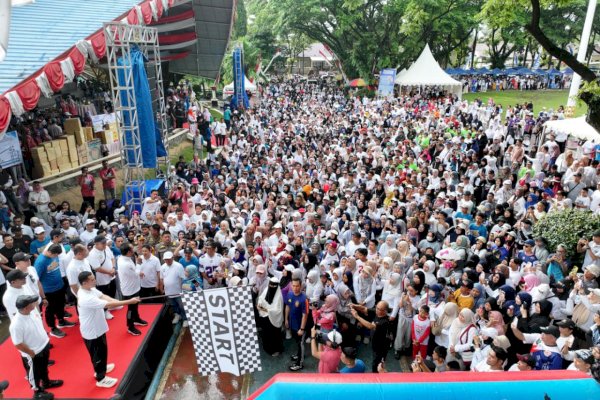 Gubernur Sulsel Lepas Ribuan Peserta Jalan Sehat Anti Mager di Pangkep