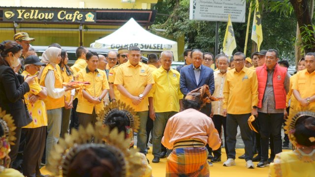 Ketua DPD II Golkar Kota Makassar, Munafri Arifuddin, menghadiri konsolidasi Partai Golkar Sulawesi Selatan bersama Pelaksana Tugas (Plt) Ketua DPD I Golkar Sulsel, Muhidin M Said.