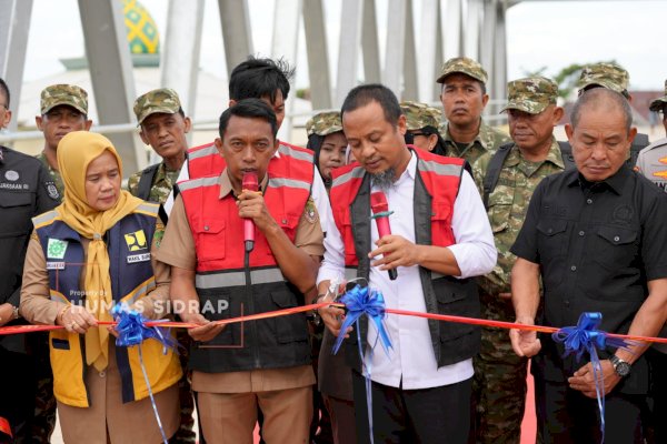 Didampingi SAR-Kanaah, Gubernur Sulsel Resmikan Jembatan Malake, Penghubung Sidrap–Wajo