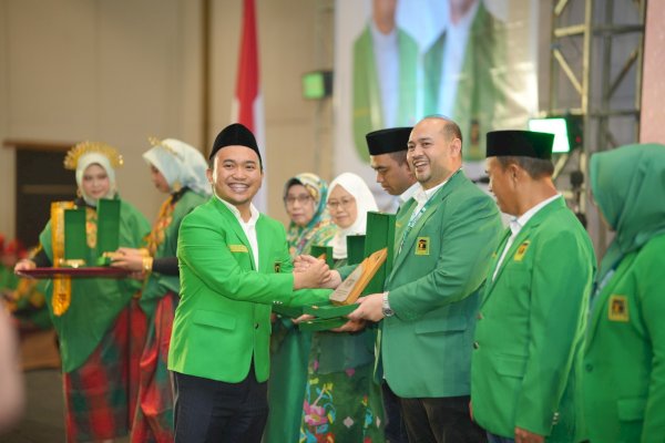 Kiprah Legislator Muda, Achmad Fauzan Guntur Dinobatkan Kader Terbaik PPP Sulsel