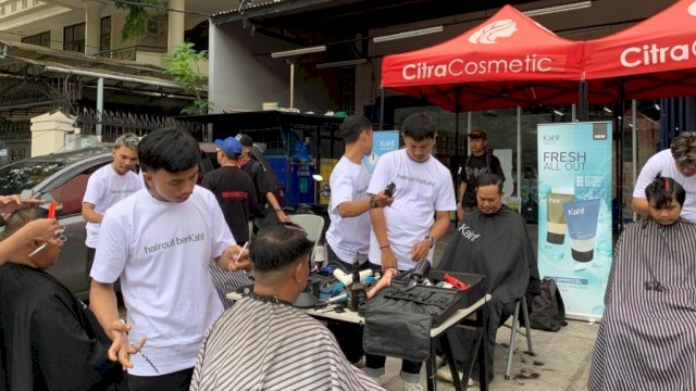 CitraCosmetic dan Kahf berkolaborasi dengan sekitar 30 kapster Barber Shop di Kota Makassar.
