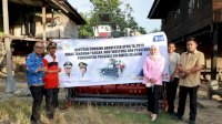 Ketua Komisi B DPRD Sulsel Azizah Irma Serahkan Combine Harvester untuk Petani Pinrang