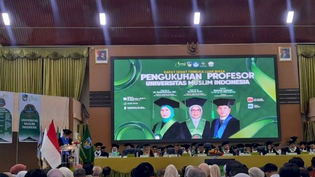 Rapat senat terbuka luar biasa pengukuhan profesor atau Guru Besar UMI.