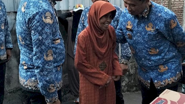 Peduli Lansia, Pemkot Parepare Berikan Paket Asupan Makanan Berisi Beras, Susu, hingga Minyak Goreng