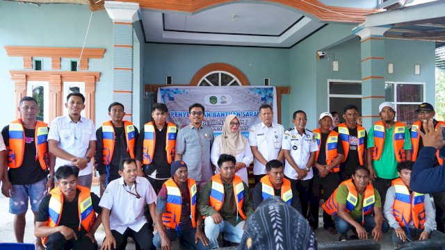 Wabup Puspawati Serahkan Bantuan Perikanan, Wujud Kepedulian Pemda untuk Nelayan