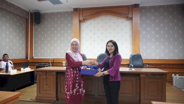 Studi Tiru ke Dekranasda Kabupaten Badung, Melinda Aksa Dorong Penguatan Perajin Perak Makassar