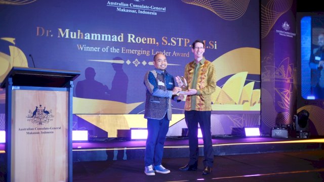 Kepala Diskominfo Makassar Muhammad Roem Raih Emerging Leader Award