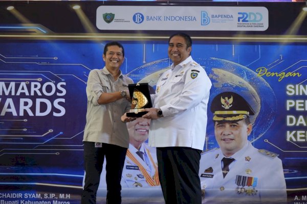 Bapenda Maros Gelar Award, Bupati Ajak Masyarakat Beralih ke Transaksi Digital