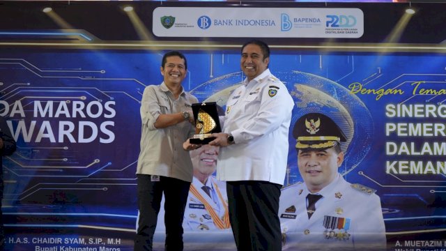 Bapenda Maros Gelar Award, Bupati Ajak Masyarakat Beralih ke Transaksi Digital