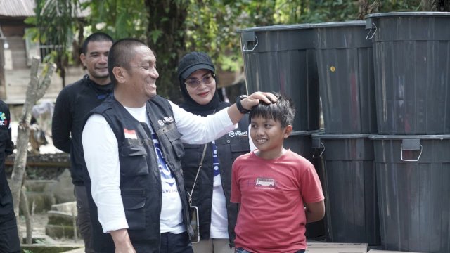 Bupati Lutim Ibas Santuni Anak Yatim Korban Bencana Banjir di Aceh Tamiang