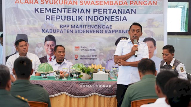 Bupati Sidrap, Syaharuddin Alrif bersama petani, jajaran pertanian dan TNI, mengikuti secara daring pengumuman swasembada pangan nasional.