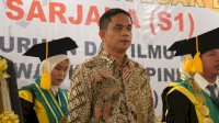 Di Hadapan Wisudawan STKIP DDI Pinrang, Wabup Sudirman Tekankan Kolaborasi Bangun SDM