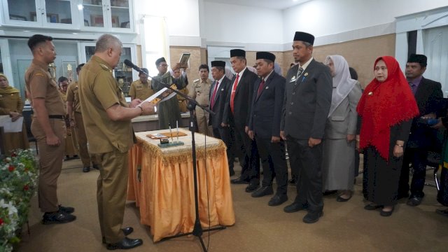 Bupati Pinrang H. A. Irwan Hamid, S.Sos mengukuhkan seluruh Pejabat lingkup Badan Keuangan dan Aset Daerah Kabupaten Pinrang.