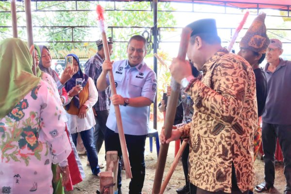 Bupati Ibas Apresiasi Pelestarian Budaya Mappadendang di Burau, Dengarkan Aspirasi Petani