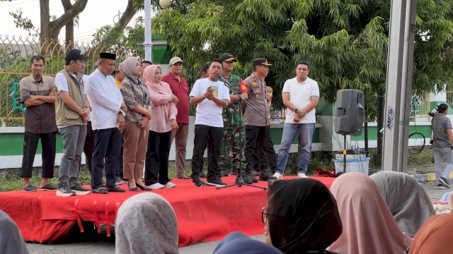 Bupati Sidrap, Syaharuddin Alrif, secara resmi melepas 10 truk pengiriman telur untuk program Makan Bergizi Gratis (MBG) yang akan didistribusikan ke berbagai daerah di Indonesia.