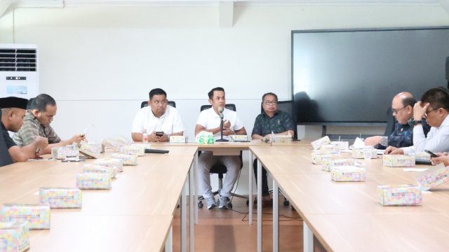 Suasana rapat Komisi C DPRD Makassar yang terpaksa ditunda.