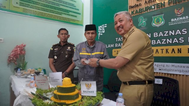 Bupati Pinrang H. A. Irwan Hamid, S.Sos saat menghadiri seremoni peringatan Hari Ulang Tahun (HUT) Baznas ke-25. (Dok. Humas Pinrang)