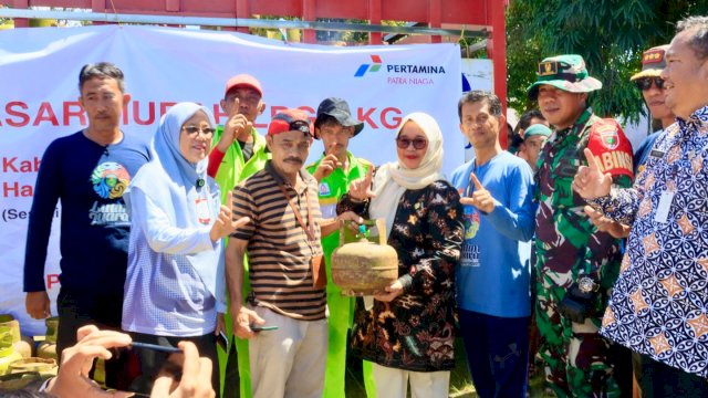 Pastikan Distribusi LPG 3Kg Tepat Sasaran di Lutim, Wabup Puspawati Tinjau Pasar Murah