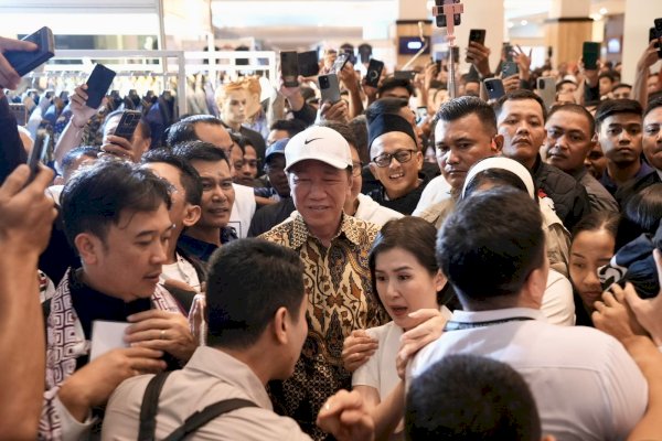 Makassar Bergemuruh Sambut Jokowi Jelang Penutupan Rakernas PSI