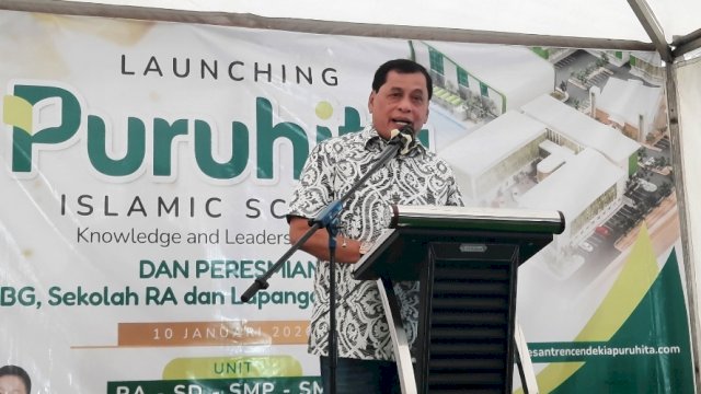 Ketua Pembina Yayasan Pendidikan Pesantren Modern Cendekia Puruhita Ma&rsquo;had Manailil Ulum GUPPI Samata Gowa, Nurdin Halid, saat memberi sambutan.