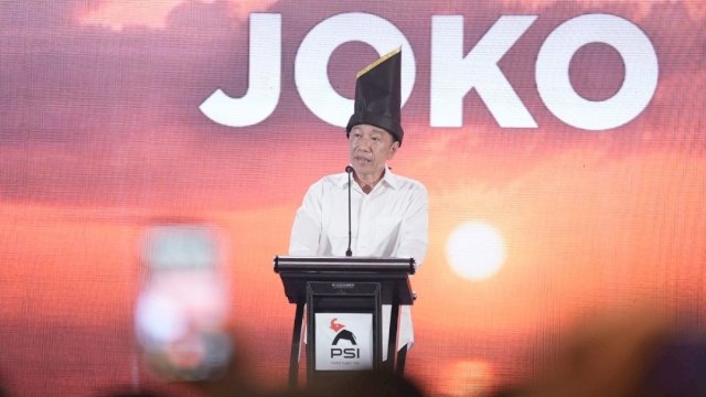 Presiden ke-7 Republik Indonesia, Joko Widodo, memberi arahan di Rakernas PSI.