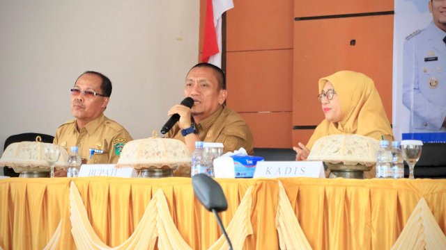 Rakor Pendidikan Lutim, Bupati Ibas Tegaskan Kepala Sekolah Harus Jadi Teladan