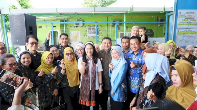 Wali Kota dan Ketua TP KK Makassar Dampingi Wamendukbangga Tinjau Kampung KB dan Program MBG