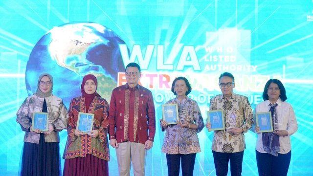 Aliyah Mustika Ilham Terima Penghargaan pada WLA Extravaganza BPOM RI