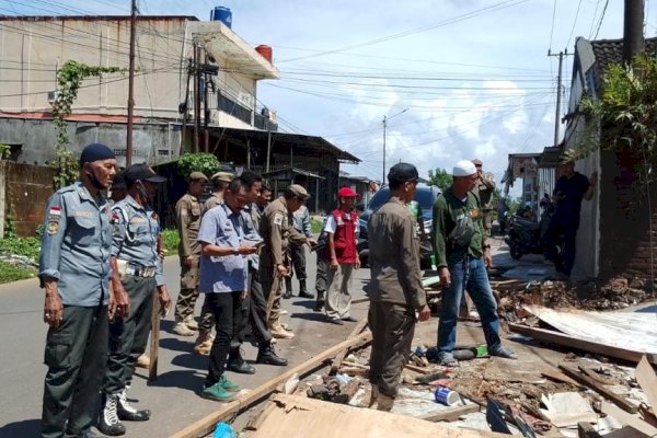 Pemkot Makassar Tertibkan Lapak Liar di Depan Asrama Haji, Atasi Kemacetan Musiman
