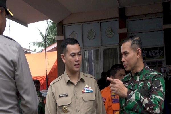 Bupati Pangkep Yusran Lalogau Dampingi Menhub Tinjau Posko Evakuasi Pesawat ATR 42-500