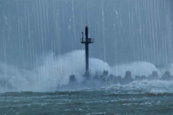 Cuaca Ekstrem Masih Mengintai RI Sepekan ke Depan, Waspada Bencana