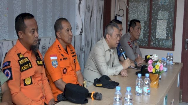 Menhub Dudy Pantau Langsung Operasi SAR Pesawat ATR 42-500 di Balocci Pangkep.