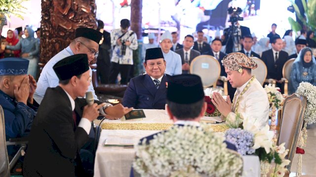 Tangis Haru Presiden Prabowo Saat Jadi Saksi Nikah Sespri Agung Surahman