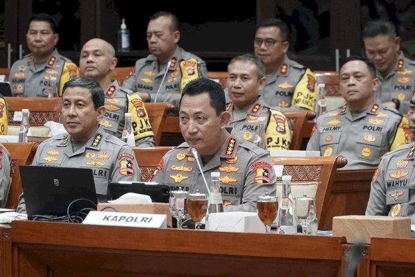 DPR Laporkan 8 Poin Hasil Panja Percepatan Reformasi Polri, Tegaskan Polri Tetap di Bawah Presiden