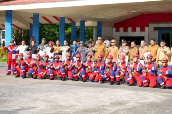 Bupati Maros Beri Penghargaan Tim SAR Gabungan Operasi ATR 42-500