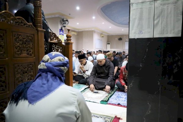 Subuh Bersama Warga di Masjid Darun Naim, Munafri Serukan Ramadan Bersih, Tertib, dan Khusyuk