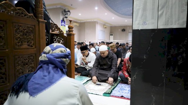 Subuh Bersama Warga di Masjid Darun Naim, Munafri Serukan Ramadan Bersih, Tertib, dan Khusyuk