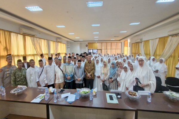 Manasik Haji Pangkep, Bupati Yusran Lalogau Ingatkan CJH Jaga Kesehatan