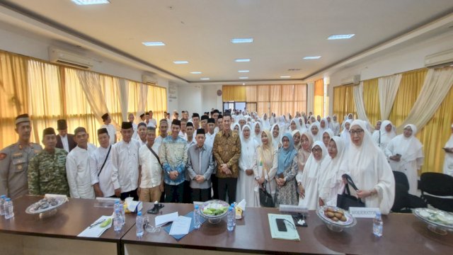 Manasik Haji Pangkep, Bupati Yusran Lalogau Ingatkan CJH Jaga Kesehatan