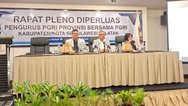 Rapat Pleno Diperluas PGRI Sulsel. (Dok. Humas Pemkab Sidrap).
