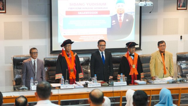 Sekretaris Daerah Sulsel Hadiri dan Uji Sidang Disertasi Program Doktor FISIP Unhas