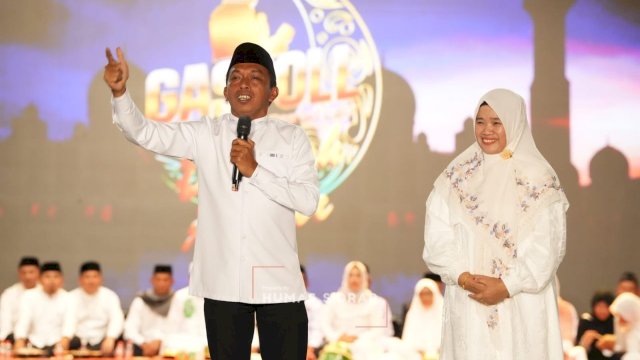 Bupati dan Wakil Bupati Sidrap, Syaharuddin Alrif-Nurkanaah, saat tabligh akbar yang menghadirkan penceramah nasional, Das'ad Latif. (Dok. Pemkab Sidrap)