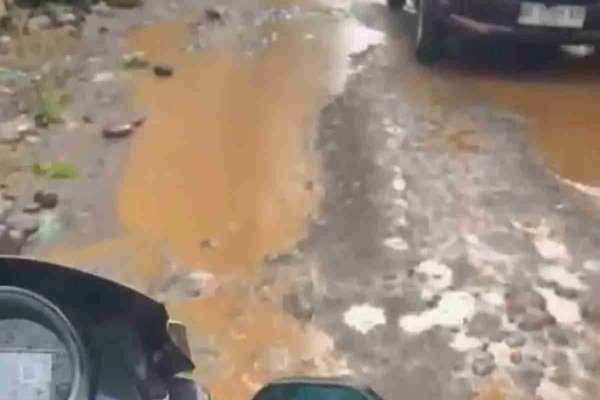 DPRD Soroti Jalan Rusak Menuju SMA 22 Makassar, Minta Pemkot Segera Perbaiki