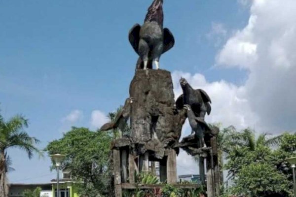 Warga Daya Minta Renovasi Patung Ayam, Andi Suharmika Siap Kawal