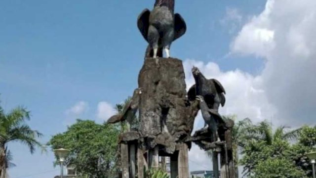Warga Daya Minta Renovasi Patung Ayam, Andi Suharmika Siap Kawal