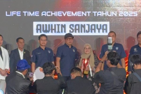 Rusdi Masse Serahkan Penghargaan IMI Awards 2025, Dari Pembalap Cilik hingga Penghormatan untuk Awhin Sanjaya
